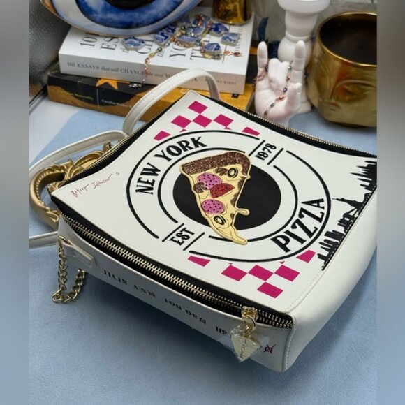 🆕 BETSEY JOHNSON 🧿 NWT A Matter Of Crust Novelty NYC Pizzabox Crossbody Bag - Picture 8 of 16